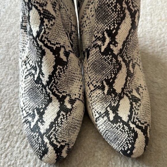 Snakeskin booties - Picture 4 of 5